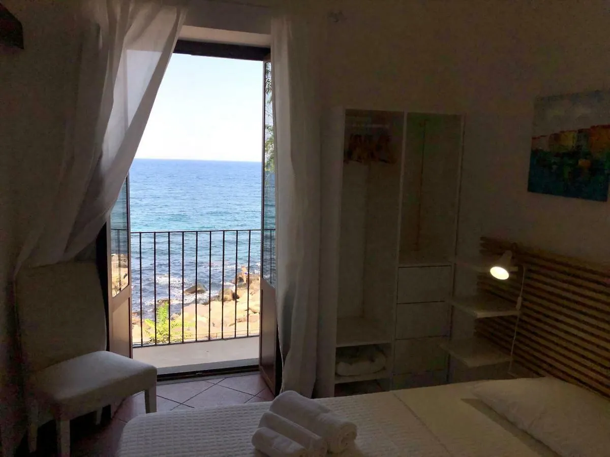 Santa Maria La Scala La Timpa E Il Mare Comfort Rooms Acireale Alojamento de Acomodação e Pequeno-almoço