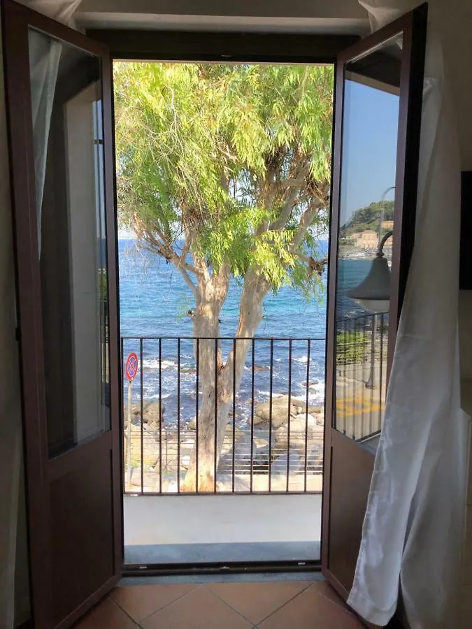 Alojamento de Acomodação e Pequeno-almoço Santa Maria La Scala La Timpa E Il Mare Comfort Rooms Acireale Itália