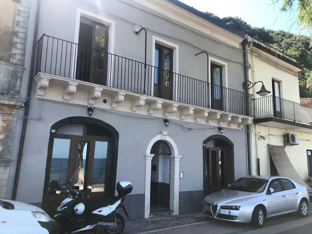 Santa Maria La Scala La Timpa E Il Mare Comfort Rooms Acireale Itália