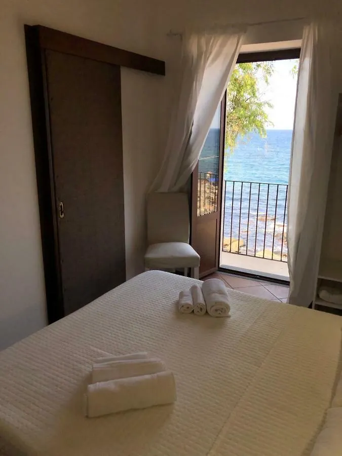 Santa Maria La Scala La Timpa E Il Mare Comfort Rooms Acireale Alojamento de Acomodação e Pequeno-almoço