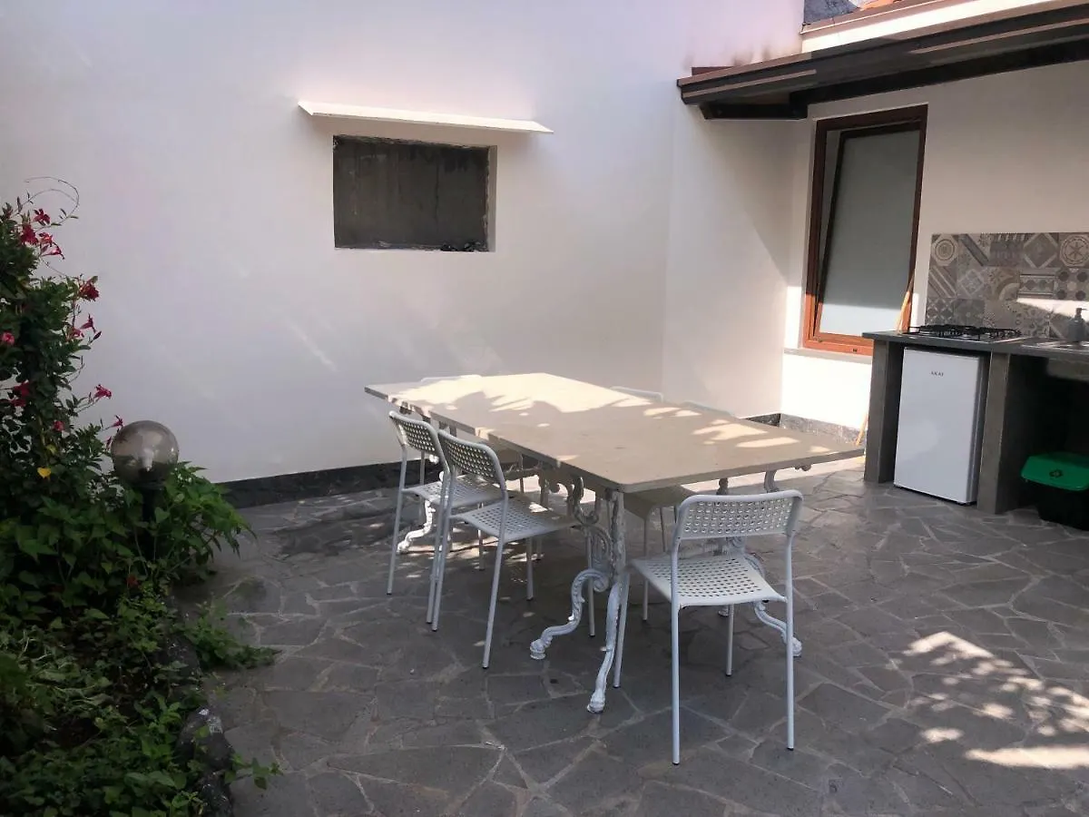 Santa Maria La Scala La Timpa E Il Mare Comfort Rooms Acireale 0*,