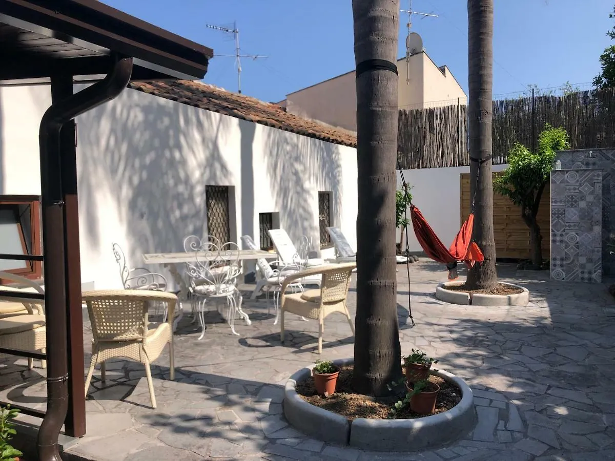 Alojamento de Acomodação e Pequeno-almoço Santa Maria La Scala La Timpa E Il Mare Comfort Rooms Acireale